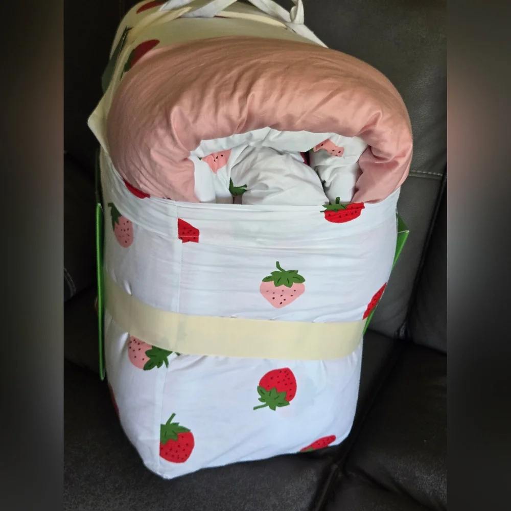 Kate Spade Scattered Strawberry Print Comforter Set